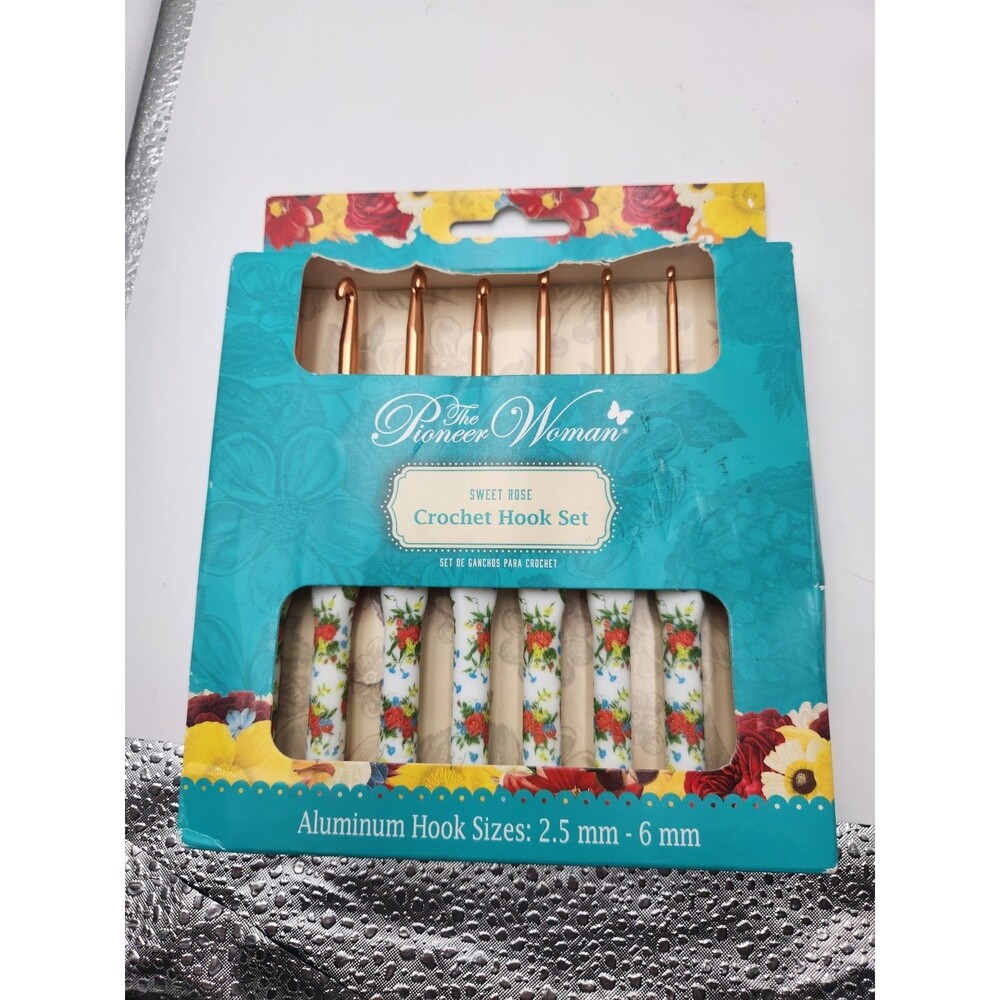 Retired HTF Pioneer Woman Sweet Rose Crochet Hook Set 2.5mm-6mm 8 pc  2023 NIP